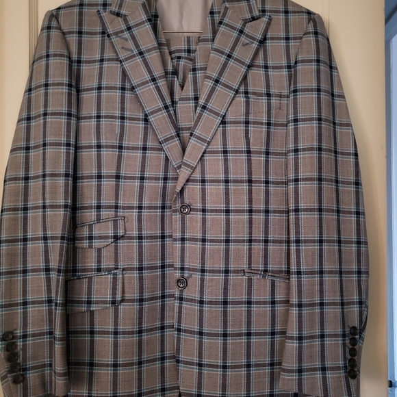 Sophisticated Tiglio Rosso 3 piece men's suit. Shades of blue plaid. - Picture 1 of 12